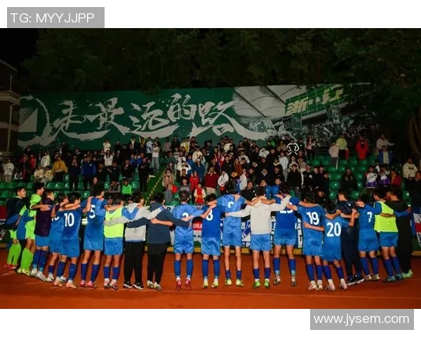 杭州足球队的团队协作精神与战术配合探讨